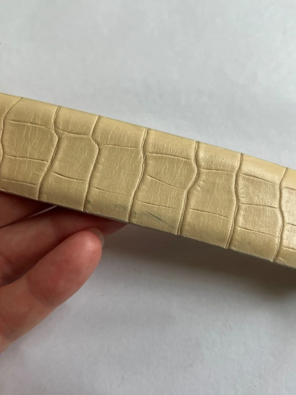 Fall 2026 Trend: Vintage 90s Croc Embossed Ivory Leather Belt - Size L